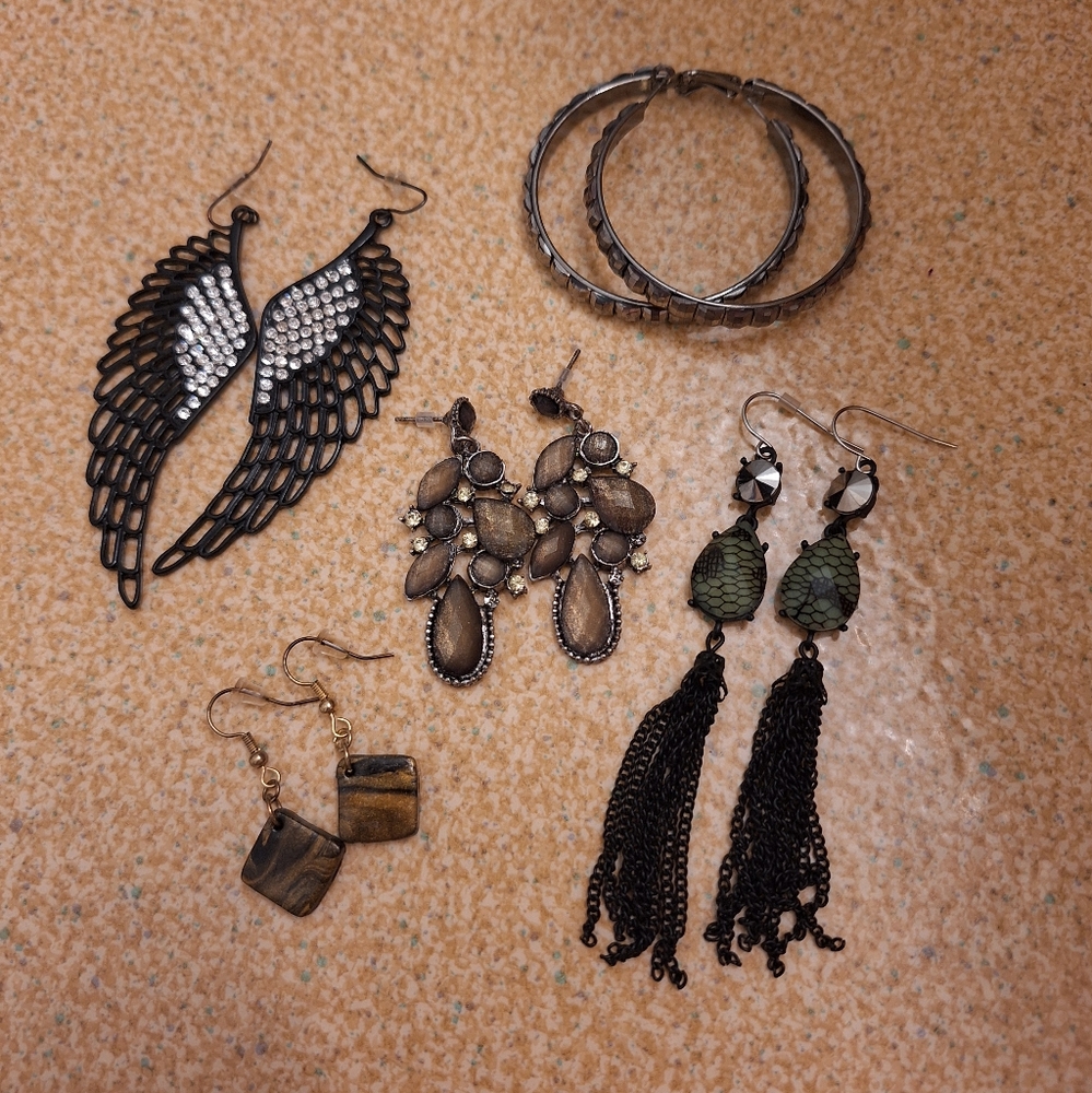 Elegant Black Earrings Set/Lot
